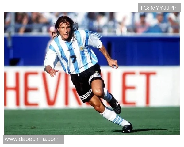 全球足球明星名字大全及其成就分析与历史回顾