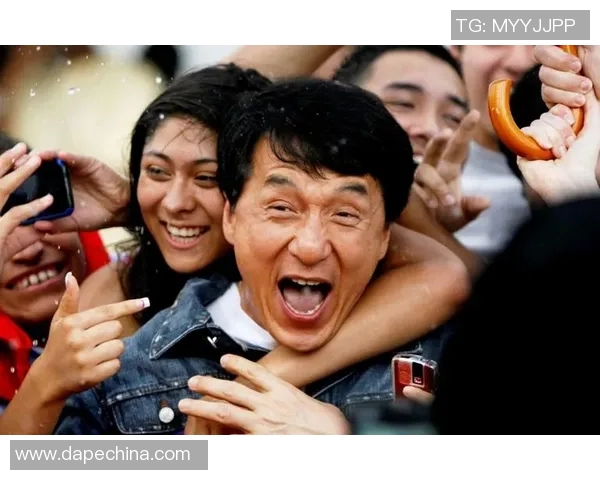 成龙携手足球明星共聚一堂精彩视频回顾与幕后故事分享